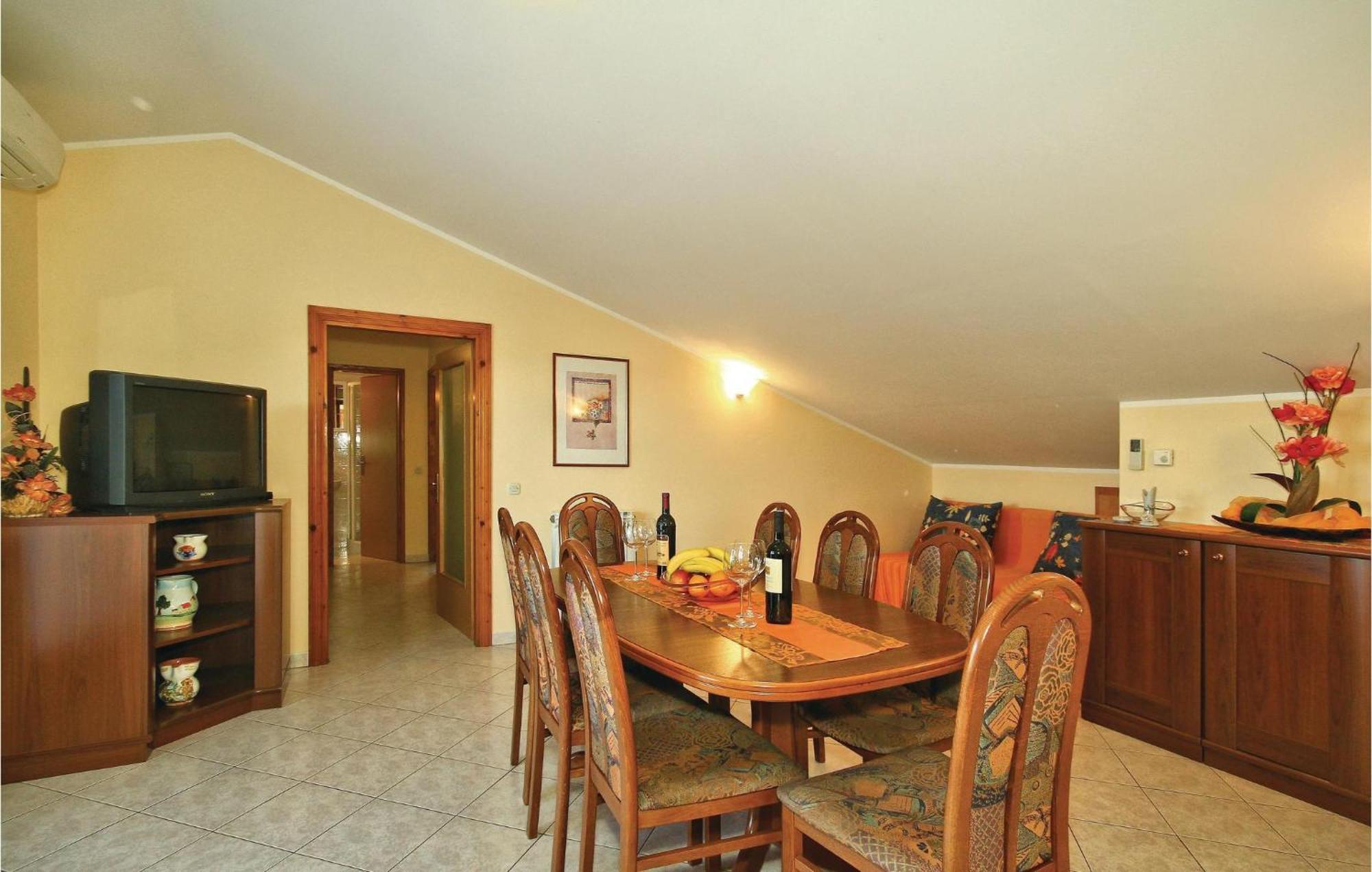 3 Bedroom Gorgeous Apartment In Poreč Exterior foto