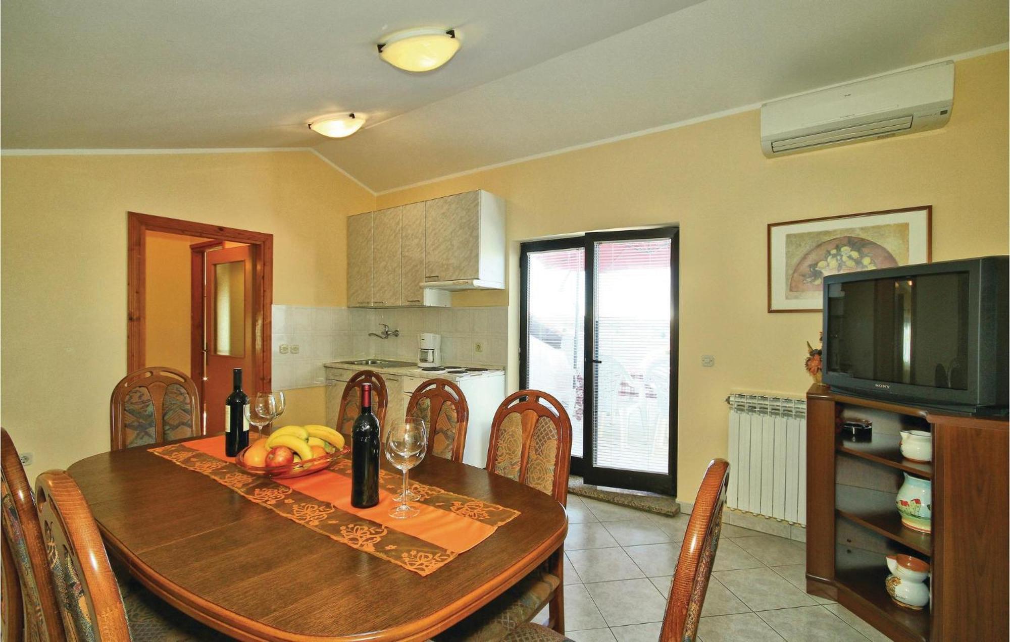 3 Bedroom Gorgeous Apartment In Poreč Exterior foto